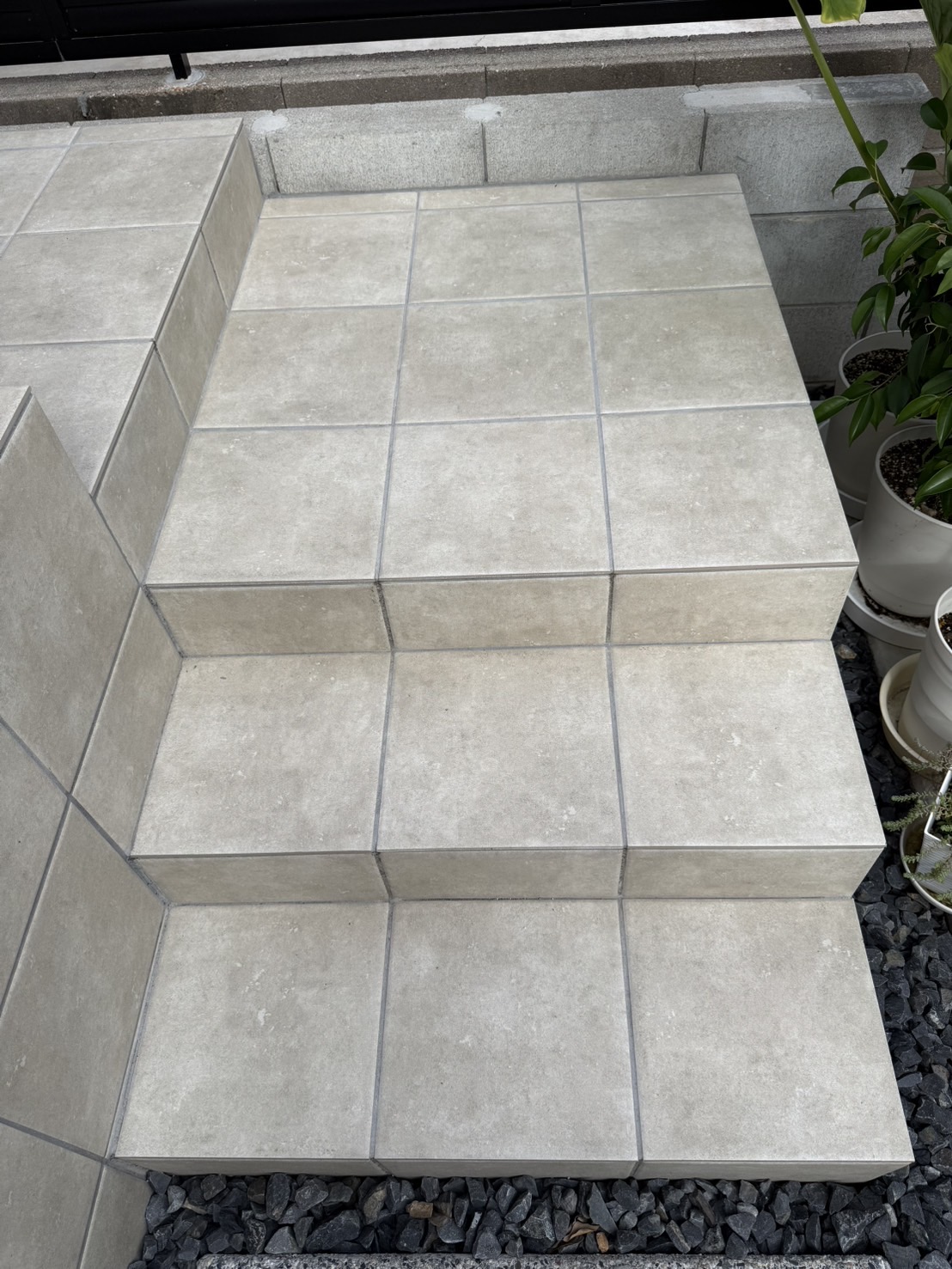 タイル貼り職人さんがいたらお願いします。